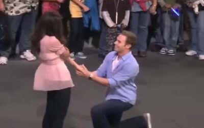 Man Proposes To Girlfriend in Musical Number on Main Street Disneyland